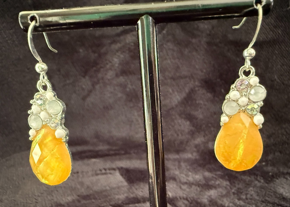Vintage Style Yellow Faceted Glass Teardrop Dangle Earrings Silver Tone Cluster
