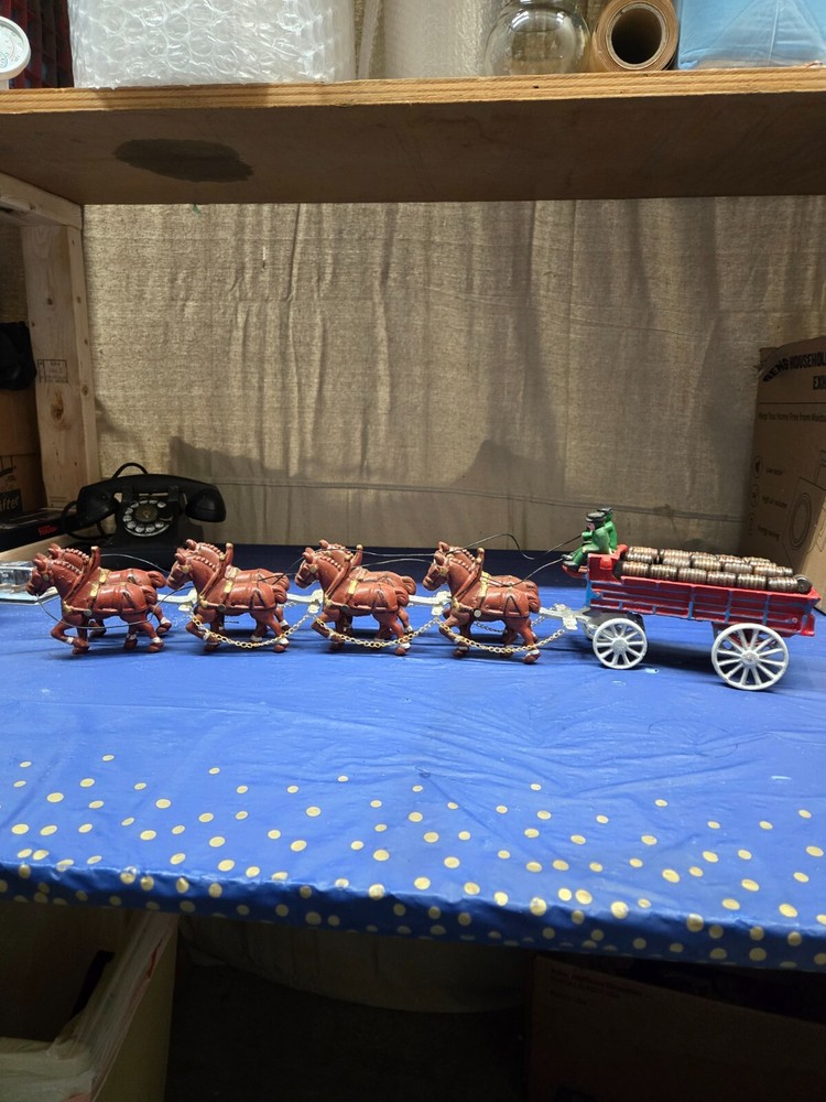 Vtg Cast Iron Beer Wagon 2 Riders,Dog  & 8 Horses and 28 Wooden Beer Kegs--22b