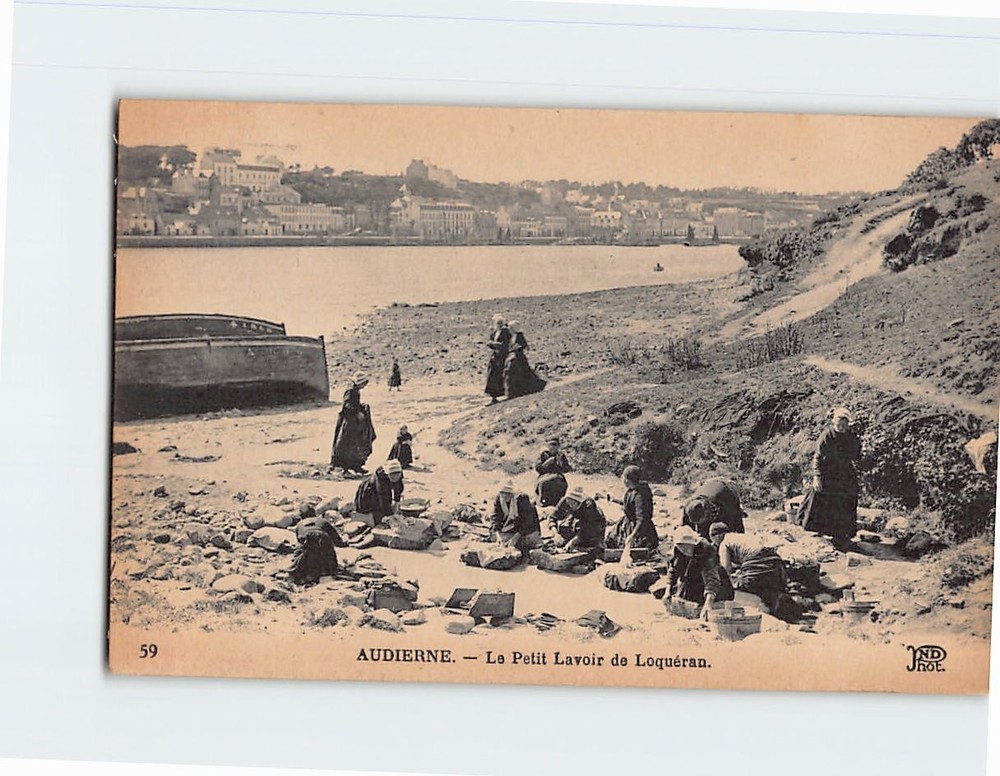 Postcard Le Petit Lavoir de Loqueran Audierne France