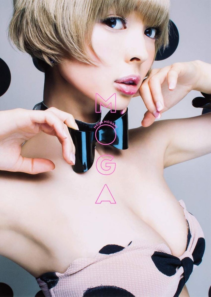 Moga Mogami's 1st Photobook 