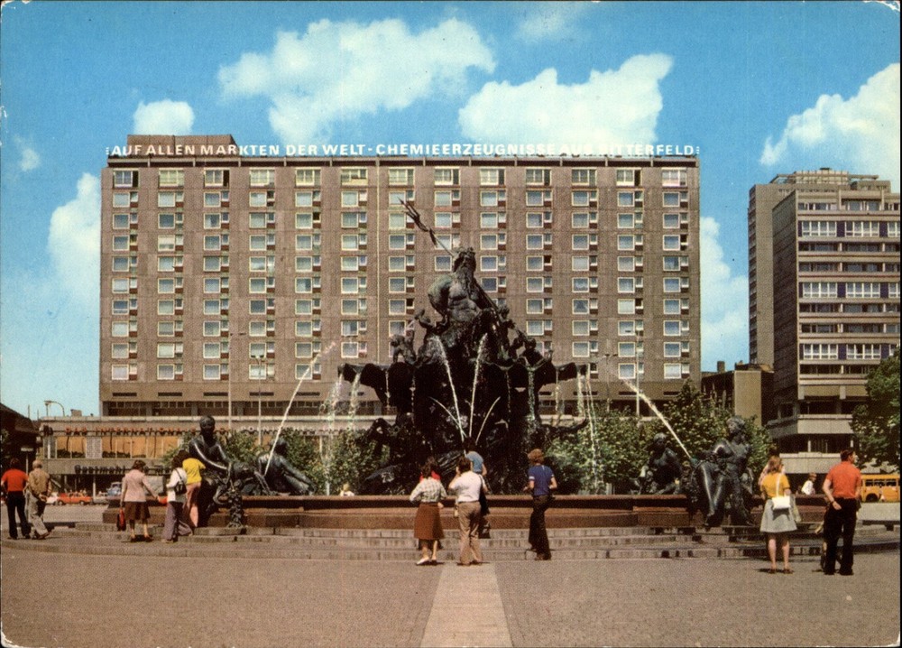 Neptune Fountain Berlin East Germany vintage postcard a201
