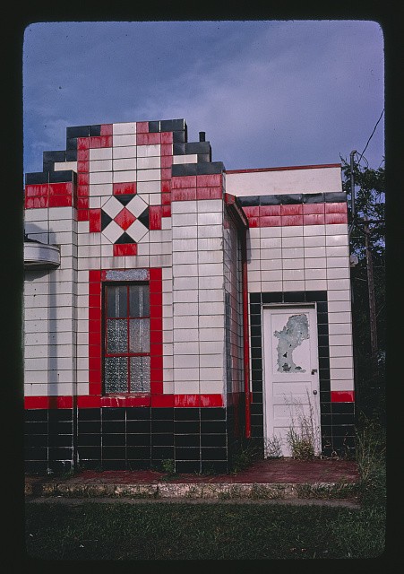 Photo:Muskegon Michigan Zephyr Gas Building 1980 Art Deco Storefront