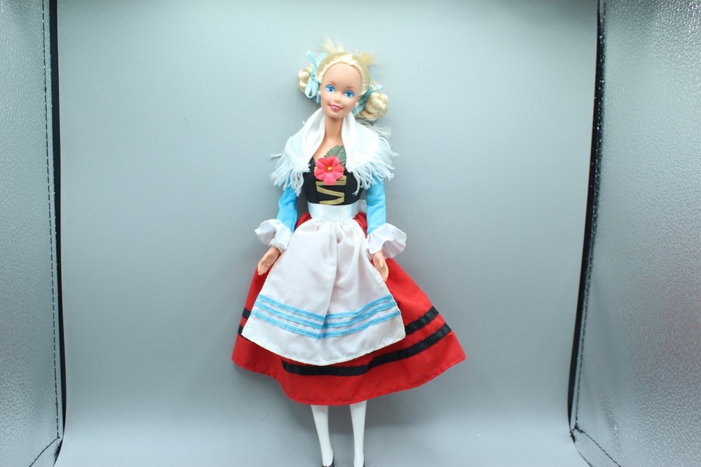 Dolls of the World Barbie Collector loose doll #10 (A23)