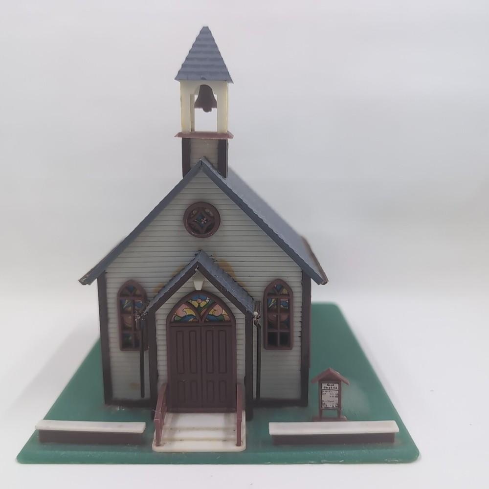 Life-Like HO Scale Town Church #1350 Building Fully Assembled Hand Painted