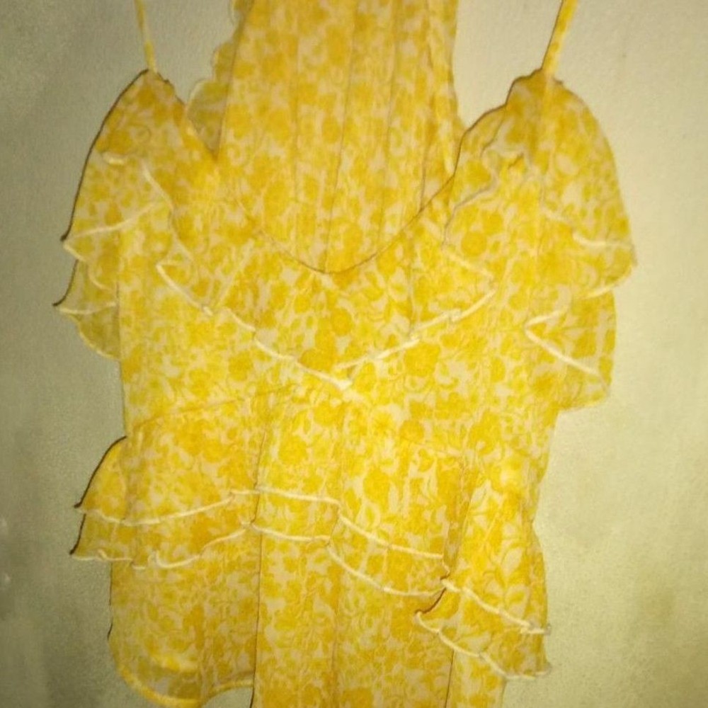 Old Navy Ruffled Spaghetti Strap Halter Top size M....B6