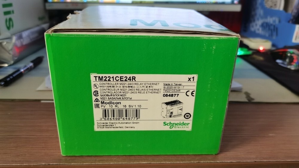 1PC TM221CE24R PLC TM221CE24R New In Box One Year Warranty  *cm