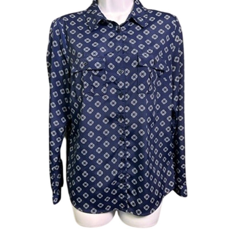 GAP Button Up Shirt Womens Medium Lightweight Elevated Basic Office Career
