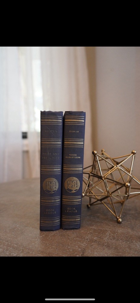 Austen Pride and Prejudice & Dumas Three Musketeers Cloth Book League Editions