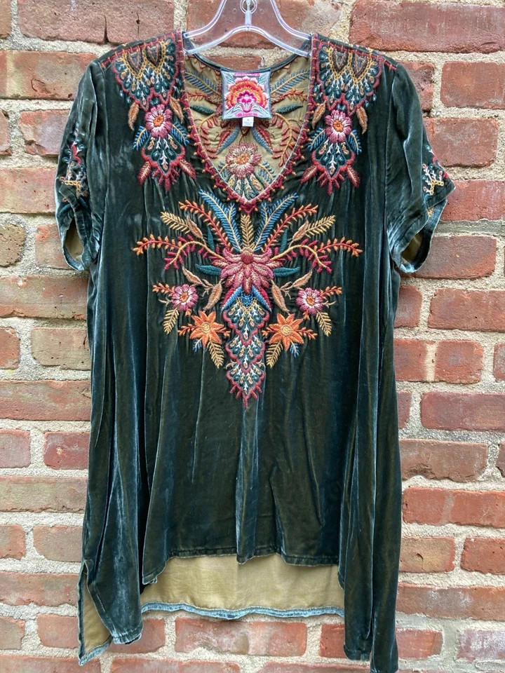 Johnny Was Aivita green embroidered velvet tunic top medium
