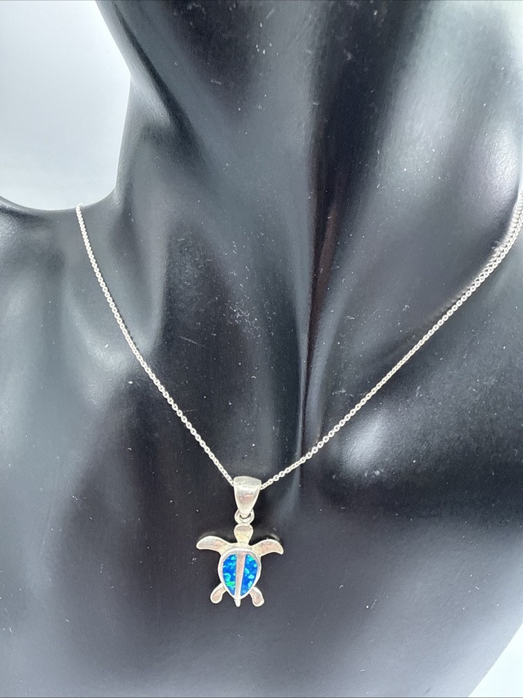 VTG 925 Sterling Silver Opal Sea Turtle Pendant Necklace. 3.5 Grams. 15.75”Long.