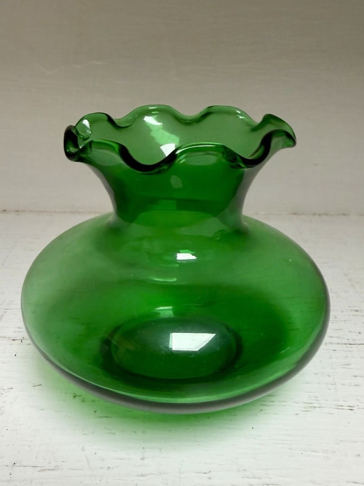 Vintage Anchor Hocking Small Emerald Green Glass Ruffled Rim Bulb Flower Vase
