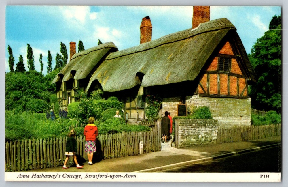 Postcard - Anne Hathaway's Cottage, Stratford-upon-avon