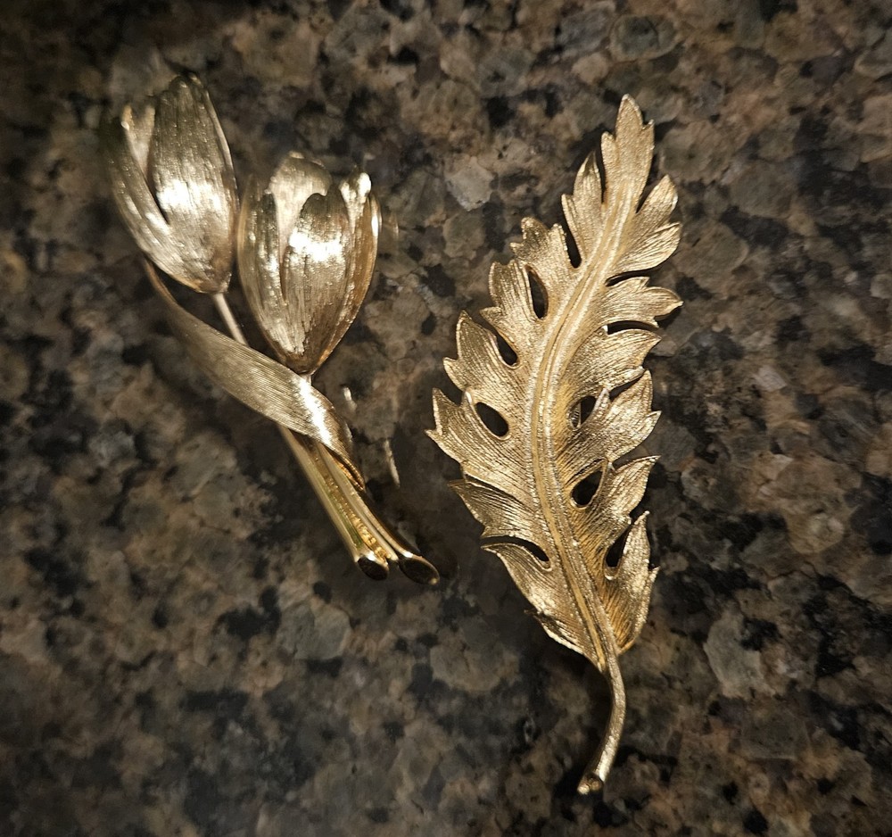 Vintage Lot Of 2 Gold Tone Monet Lilies Coro 1961 Leaf Brooches