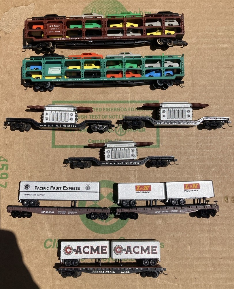 (8) Atlas Assorted N Scale Freight Cars..￼