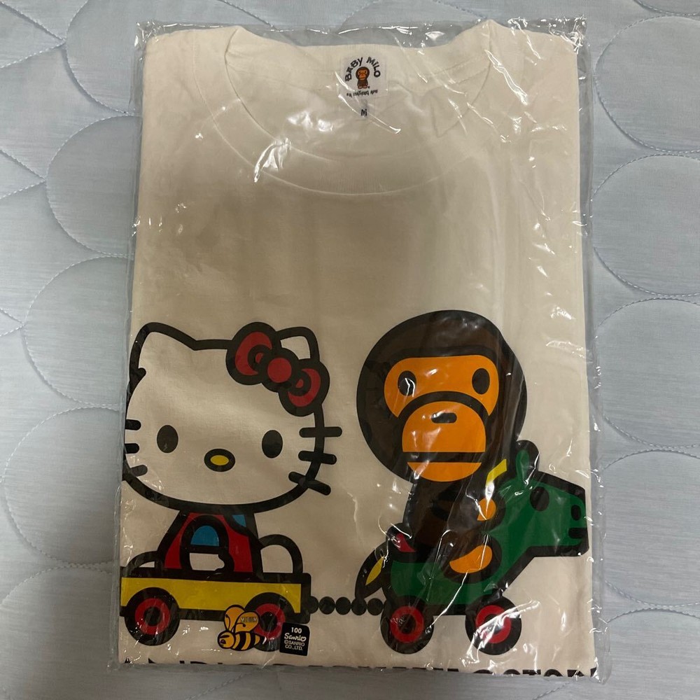 Limited A BATHING APE BABY MILO SANRIO COLLABORATION HELLO KITTY T-SHIRT M 11545