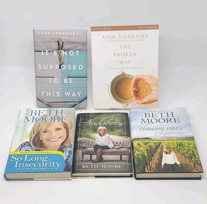 LOT: 5 Christian WOMENS BIBLE STUDY Books Beth Moore Lysa TerKeurst Ann Voskamp