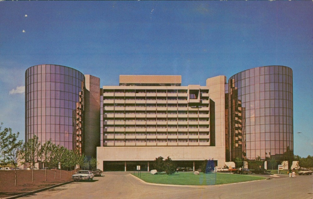Hyatt Regency O'Hare International Airport Chicago Illinois IL Postcard