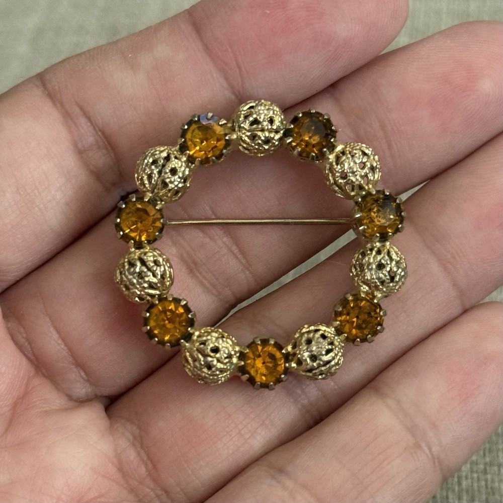 Vintage Gold Tone Wreath Filagree Circle Pin Brooch With Amber Rhinestones