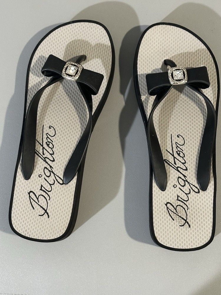 Brighton Bowie Black Silver Rhinestone Bow Wedge Flip Flops Preppy Resort Size 9