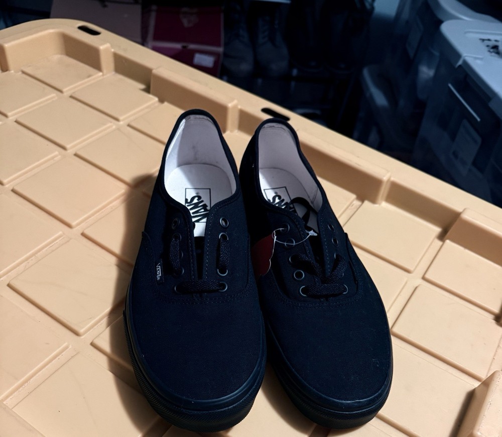 Vans Black Canvas Lace Up Men's Casual Sneakers nwt men’s 12