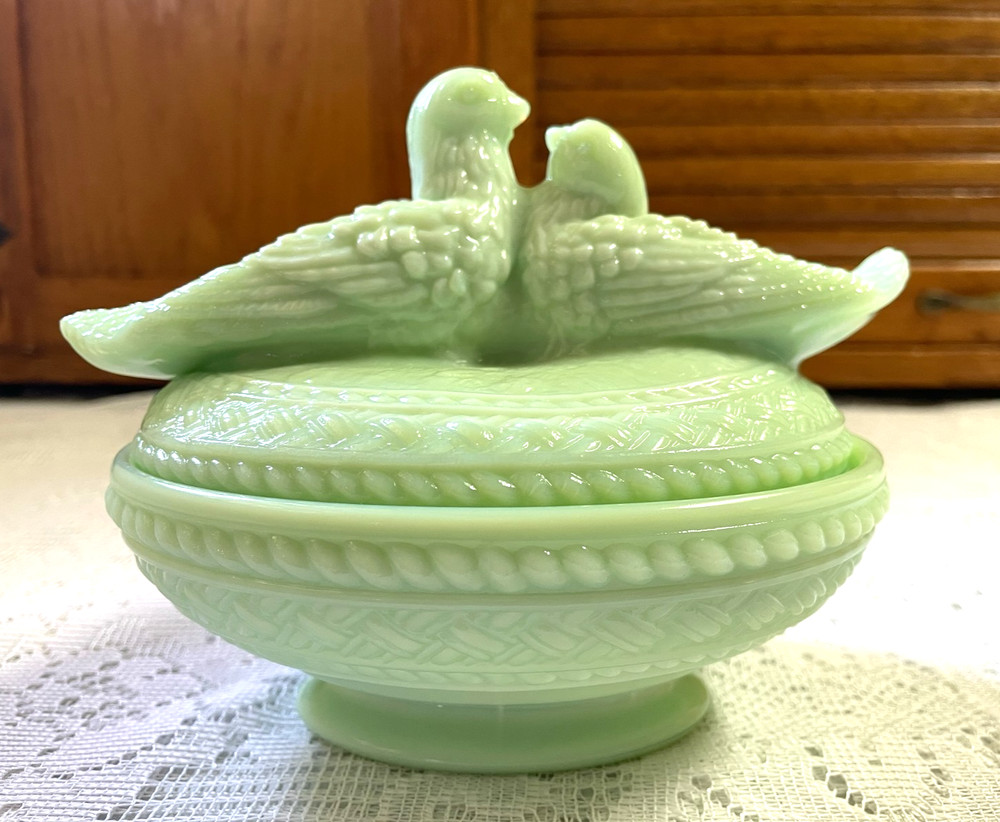 Rare Vintage Westmoreland Celadon Green Milk Glass Love Birds on Nest Candy Dish
