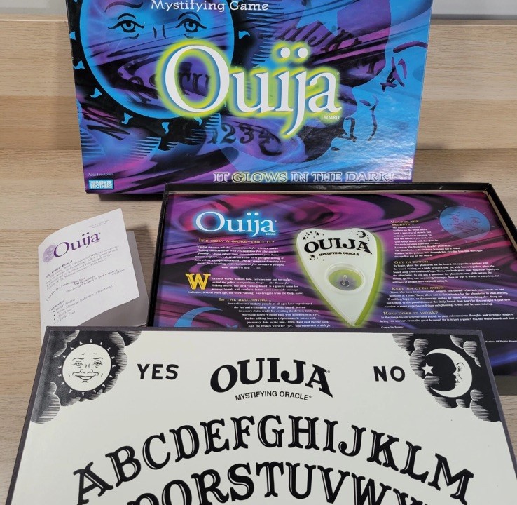 1998 Ouija Glow in Dark Game Parker Brothers Complete Spooky Spirit Board