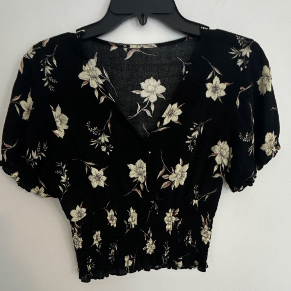 Women's Black White Floral Rayon Cropped Puff Sleeve V Neck Blouse M
