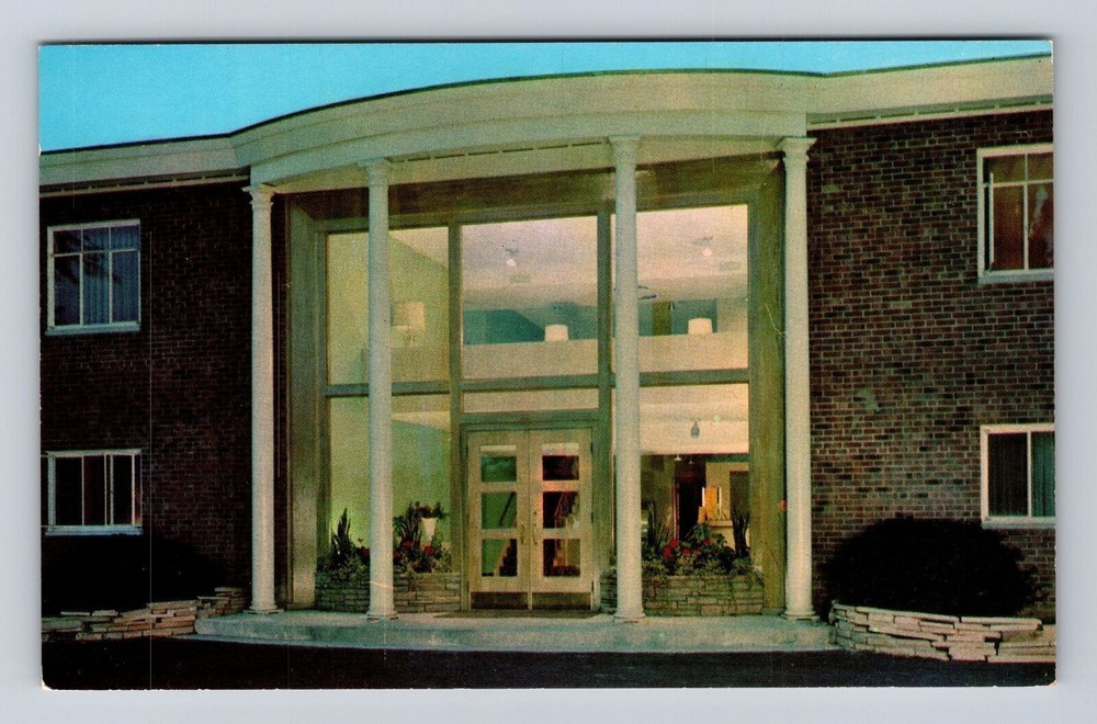 Cleveland OH-Ohio, The Shaker House Motor Hotel, Advertisement Vintage Postcard