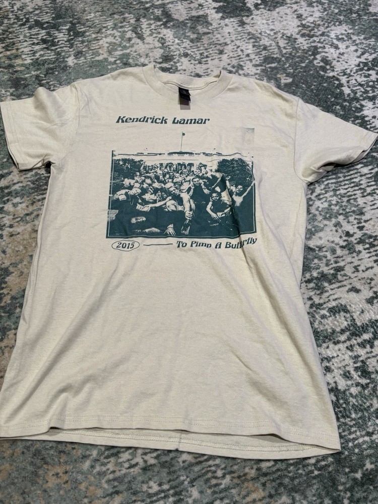 Gildan Kendrick Lamar “To Pimp A Butterfly” Tshirt Graphic Print Size Small EUC