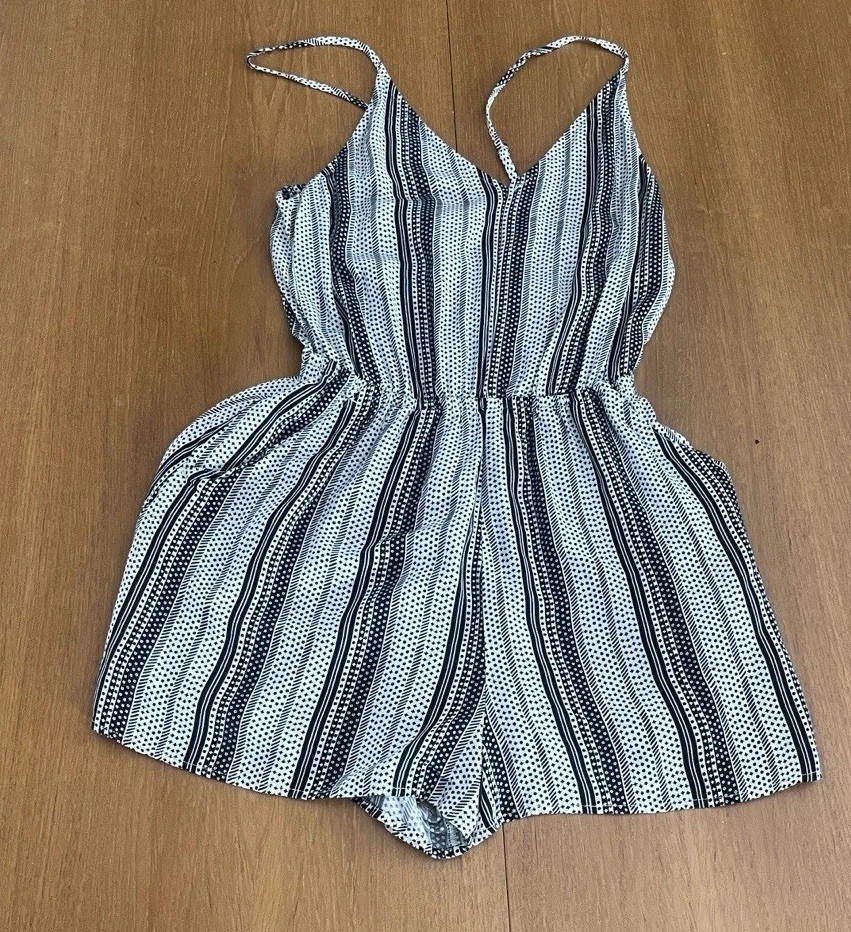 Divided H & M-Black & White Print Spaghetti Strap Shorts Romper, Pockets, Sz 6