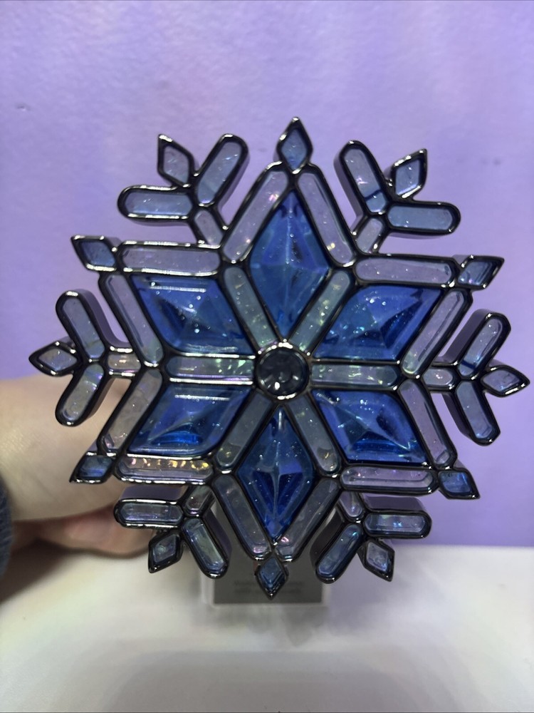 Bath & Body Works Blue Snowflake Wallflower Plug In