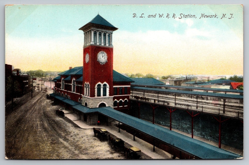 D.L. & W. R.R. Railroad Station - Newark, New Jersey - Postcard G