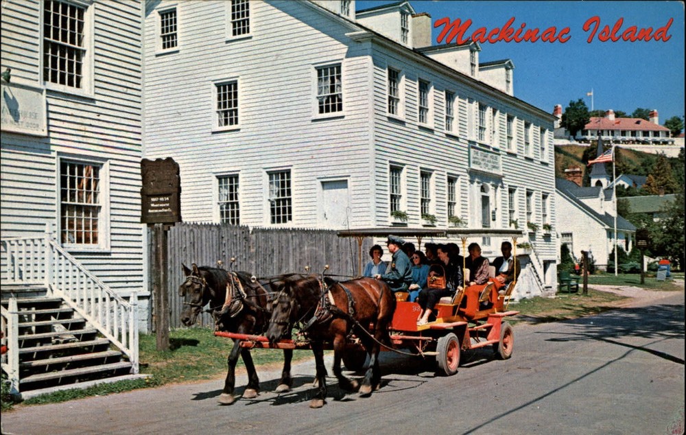 Michigan Mackinac Island horse drawn taxi ~ 1950-60s vintage postcard  ~ s9593