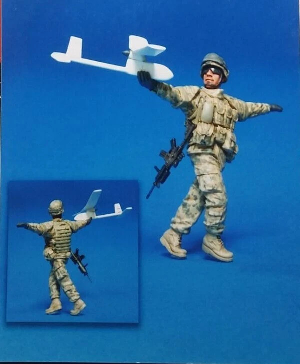 1/35 Scale Resin Figure Modern Soldier with Drone Military Model Kit Unassembled