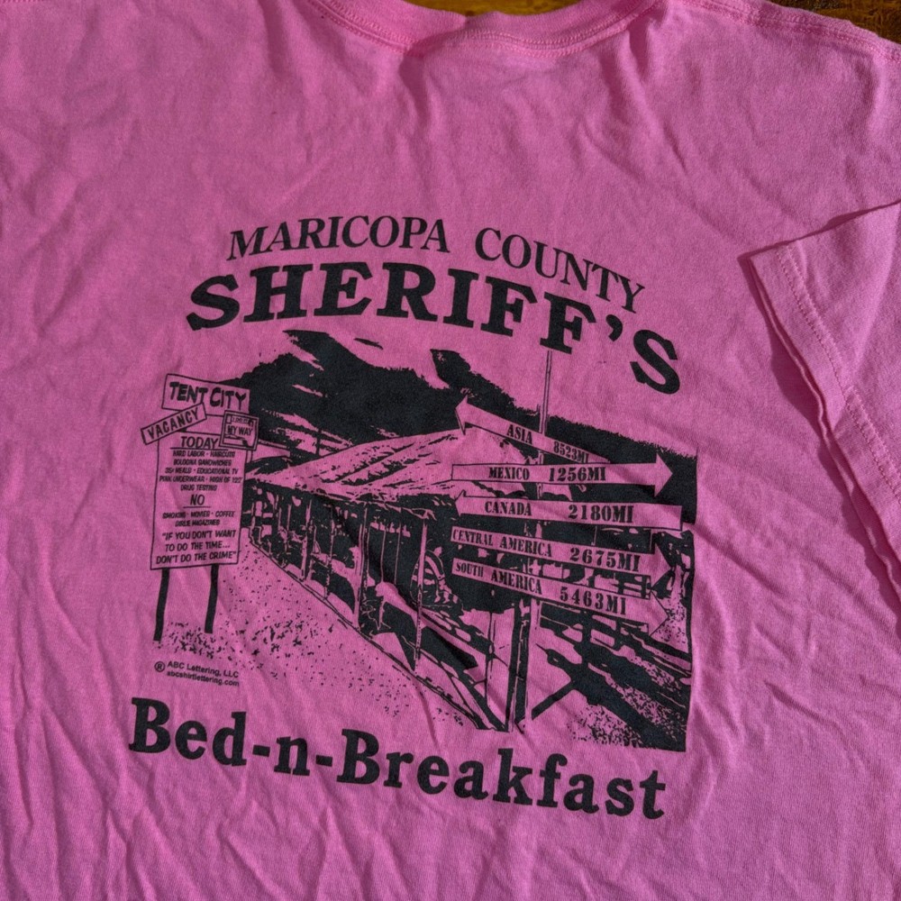 Maricopa County Sheriff T Shirt Mens 2XL Pink Gildan Tent City Bed n Breakfast
