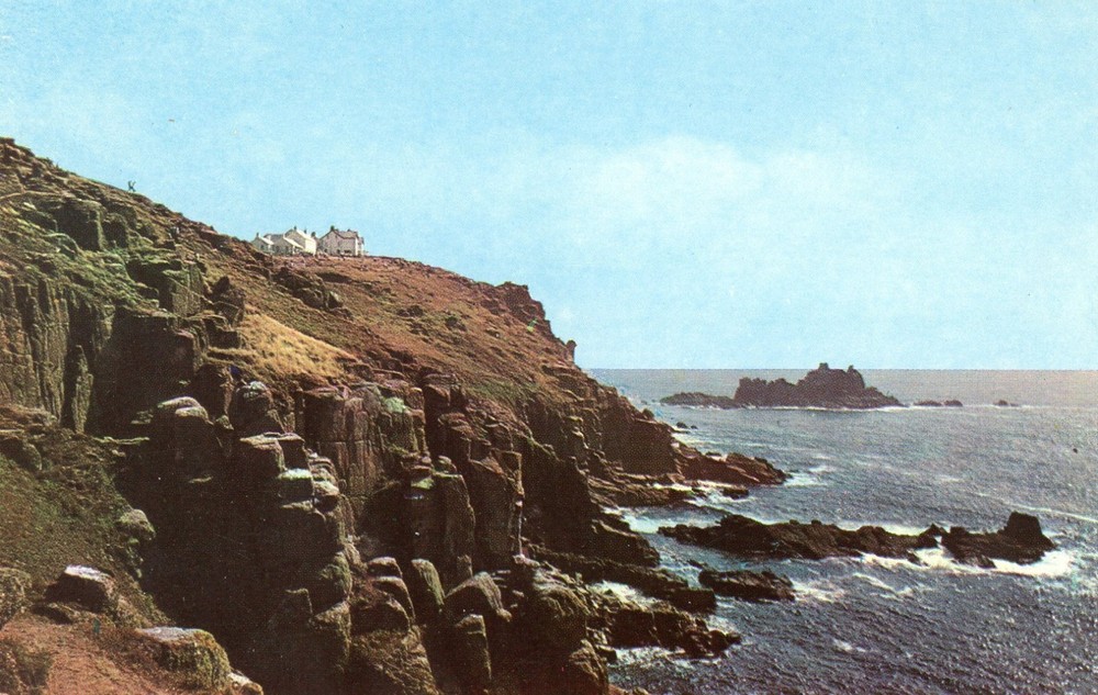Cliffs & Hotel at Land's End, Cornwall, England, UNP, VG --POSTCARD