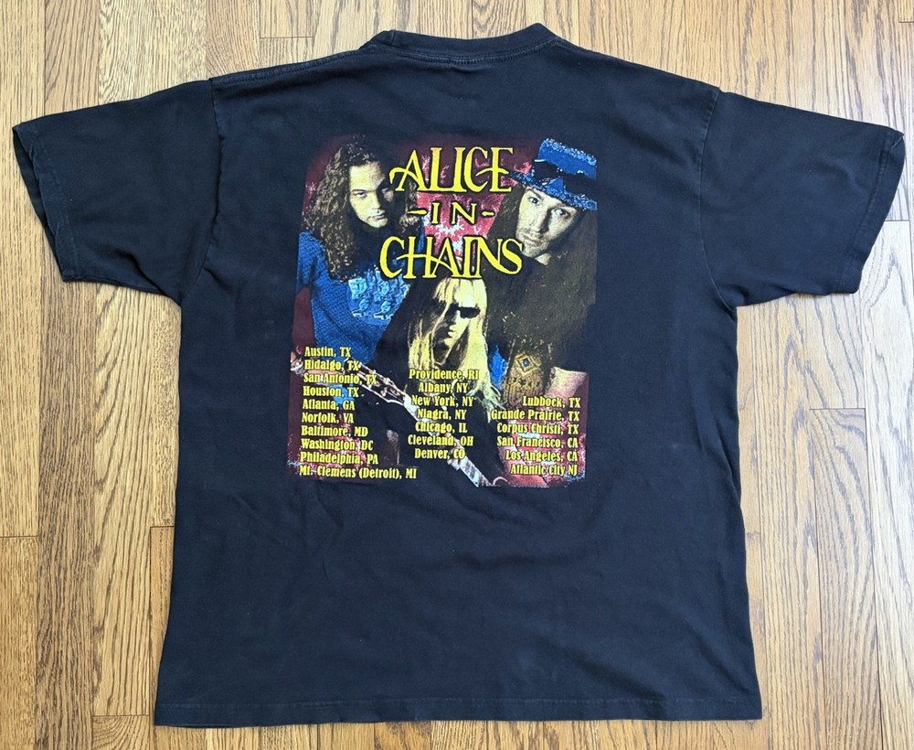 Vintage Authentic - Alice In Chains Tour T-Shirt- XL Apex  Alice In Wonderland