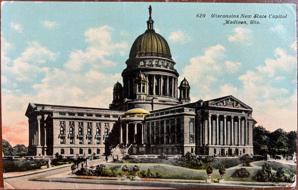 Antique postcard: Wisconsin State Capitol, hand-colored, unposted, v good cond