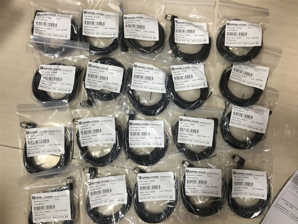 1PC Brand New Pepperl+Fuchs V15-W-2M-PVC Sensor&Proximity Switch