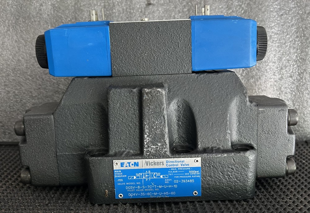 DG5V-8-S-7C-T-M-U-H-10 (02-393485) Eaton/Vickers Valve - New! - *Free UPS Grd!