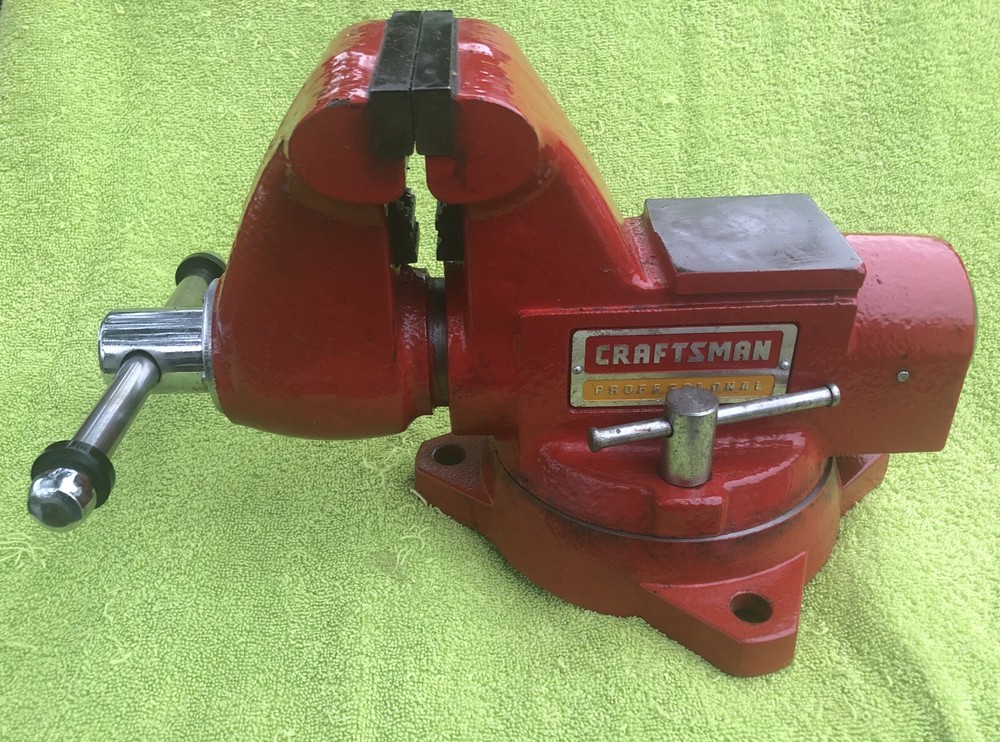 Craftsman Professional No. 51888 Bench Vise With 4 & 1/2 Inch Jaws