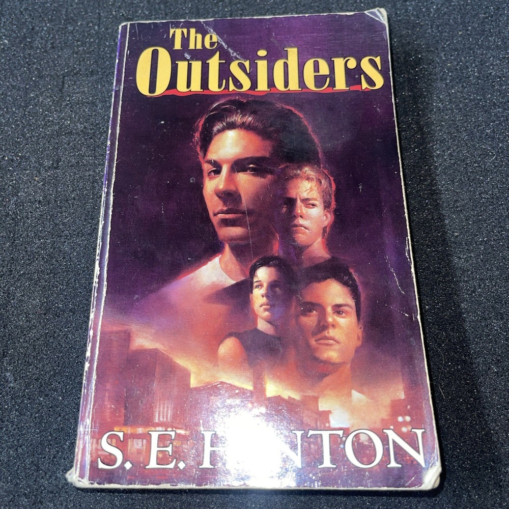 The Outsiders S.E. Hinton 1997 Paperback Puffin Books Classic YA