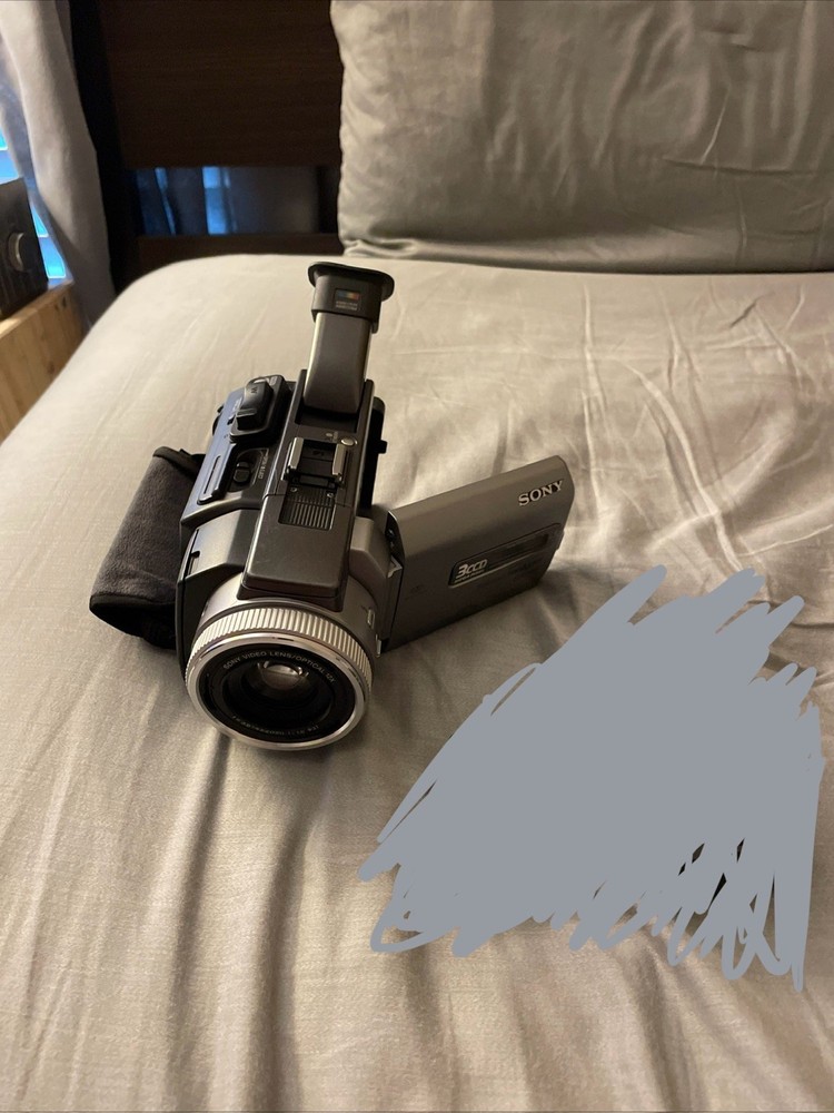 READ DESC.  Sony Handycam DCR-TRV950 MiniDV Digital Camcorder 3CCD NO BATTERY