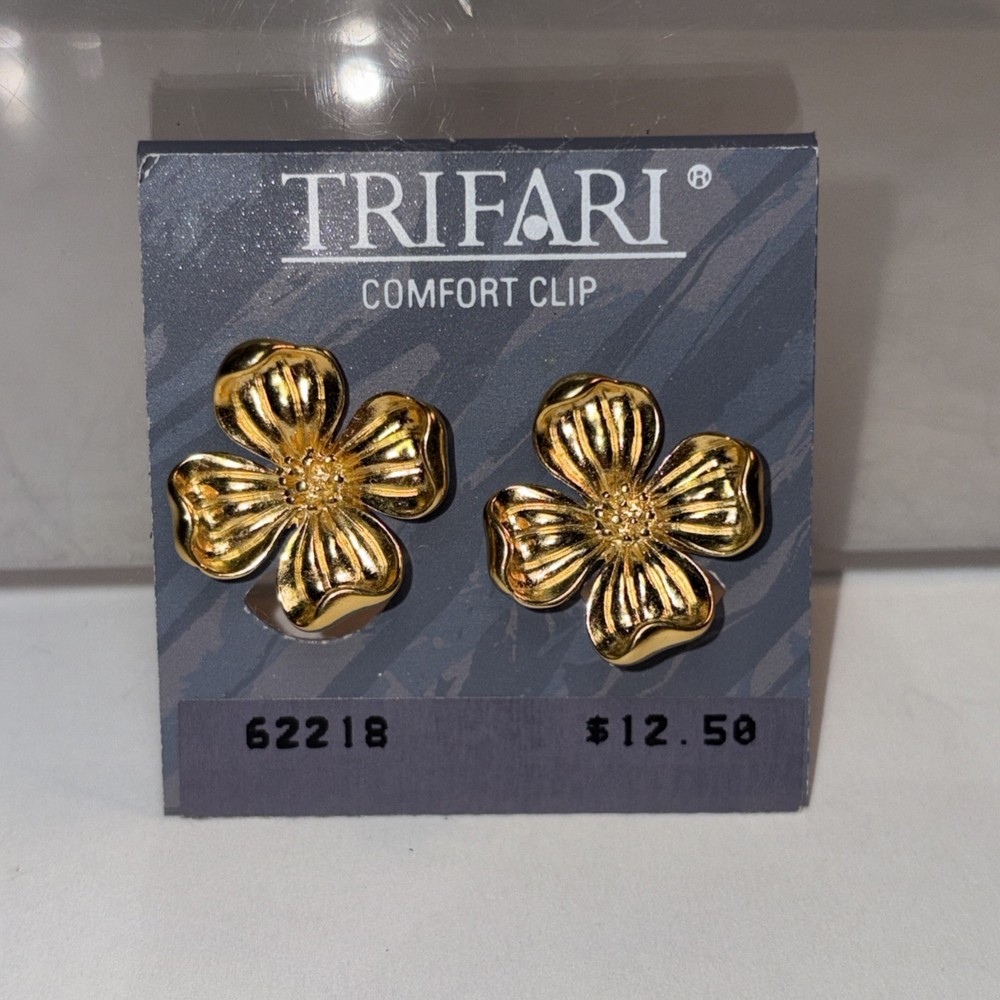 Vintage TRIFARI Dogwood Flower Clip On Earrings Gold Tone Comfort Clip New w/Tag