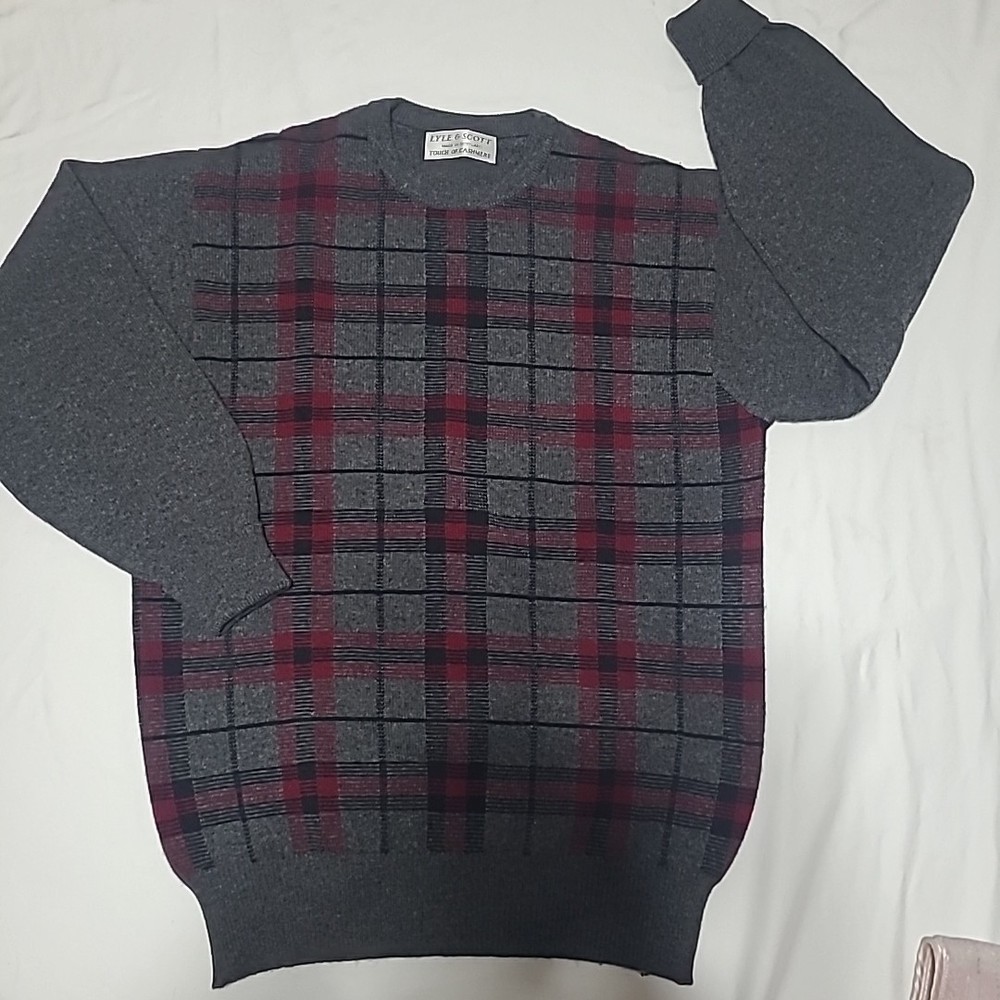 Lyle & Scott Men's Wool/Cashmere Crew Neck Sweater Red/Grey/Black Plaid SZ M / L