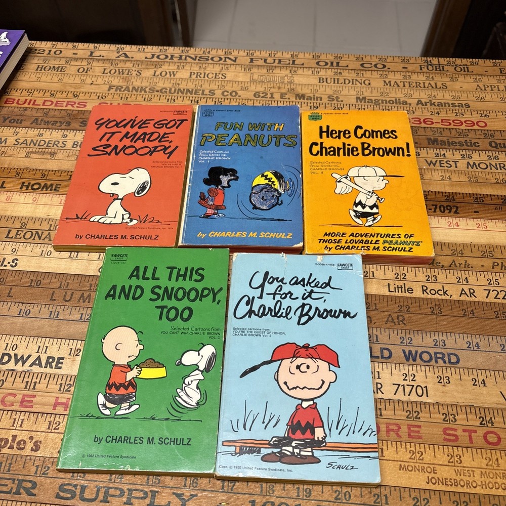 Vintage Charlie Brown & Snoopy Peanuts Classics Lot Of 5 Paperback Books