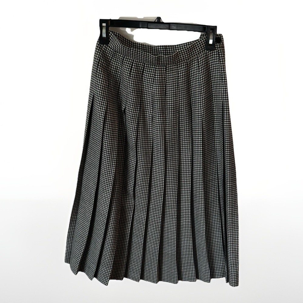 Vintage Talbots 100% Black And White Houndstooth Wool Pleated Skirt  Size 6P