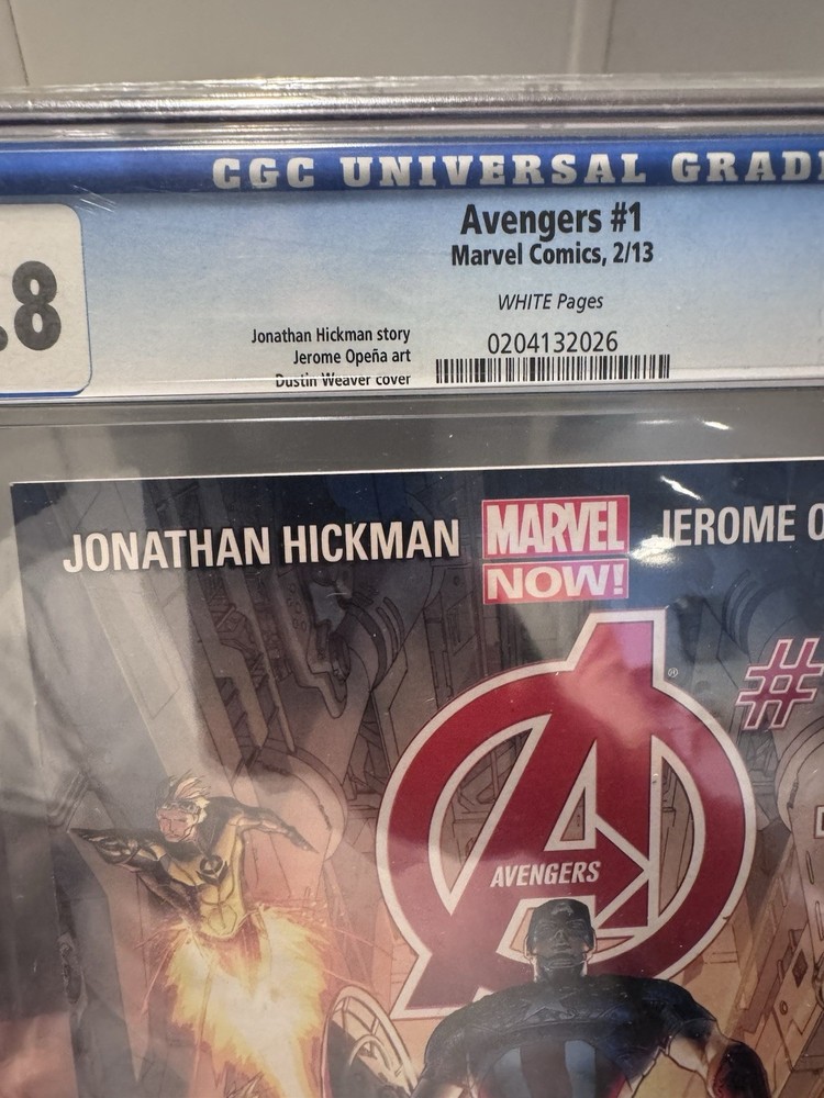 Marvel Comics Avengers #1 CGC 9.8 Hickman Opeña Captain America Hulk