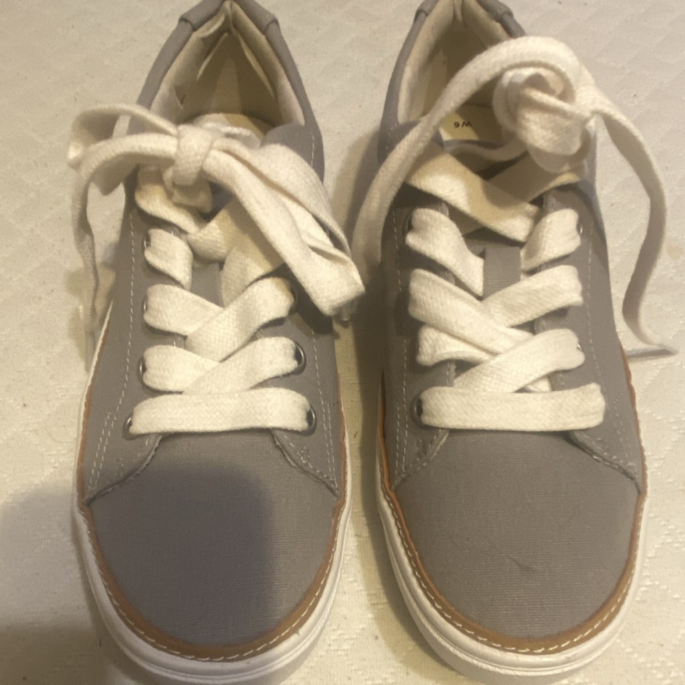 TOMS Women's Gray Canvas Lace-Up Sneakers Comfort Size 6 Casual Flat Shoes