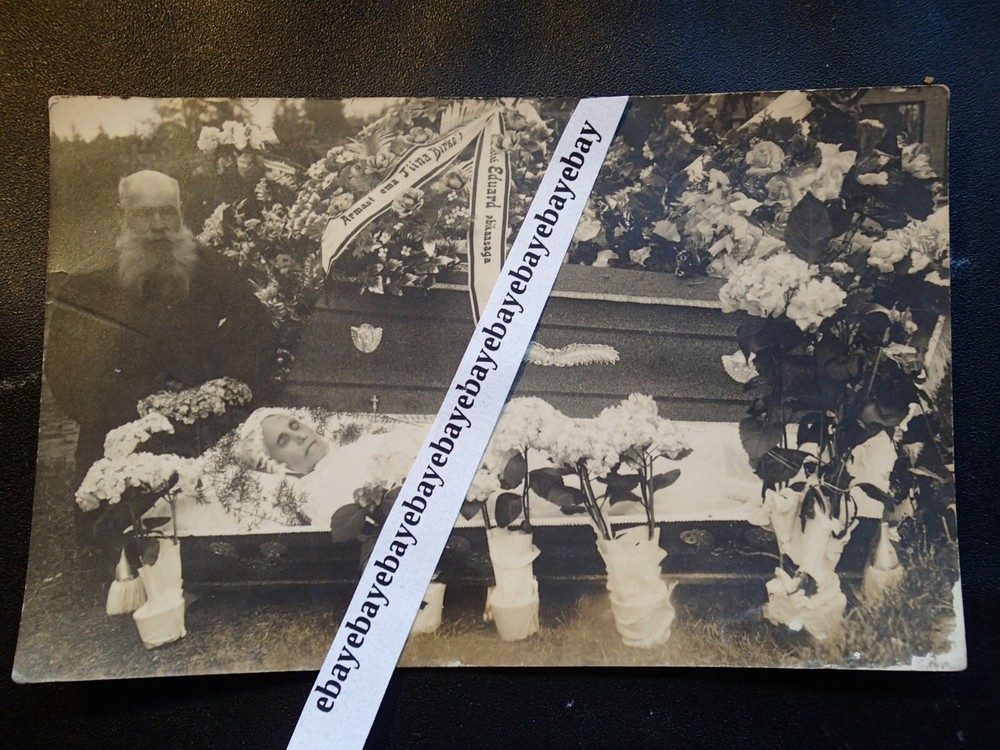 1920-s LADY POST MORTEM OPEN COFFIN LOT OF FLOWERS ORIGINAL VINTAGE PHOTO EUROPE